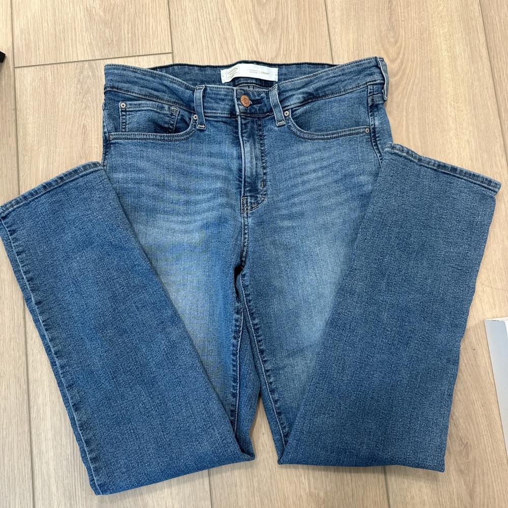 Signature by Levi Strauss Women's Straight Leg Blue Jeans